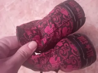 Converse calaveras rojas y negras T36.originales