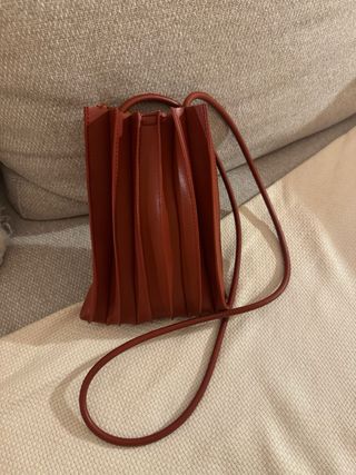 Bolso efecto piel plisado