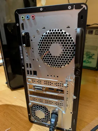 PC Gaming HP i7-10700 16GB 1660Super (Como nuevo)