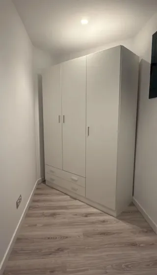 Armario blanco de 3 puertas