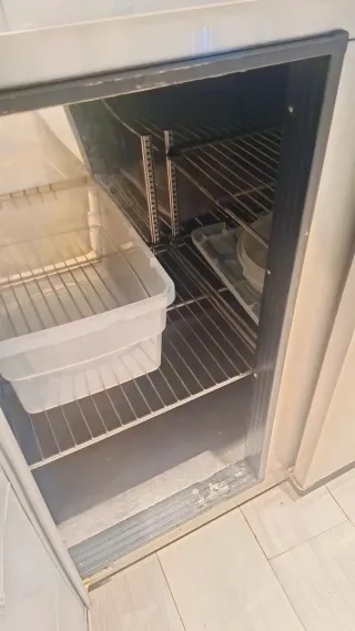 Nevera con barra de acero inoxidable