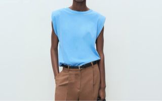 Camiseta Mango hombreras azul talla S