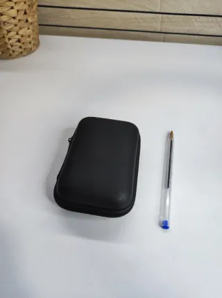 Micrófono de solapa negro