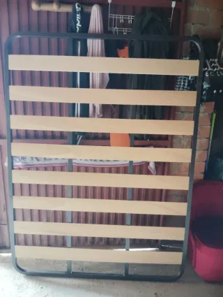 2 Somieres de cama metálico con lamas de madera