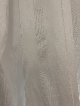 Due tende bianche confezionate