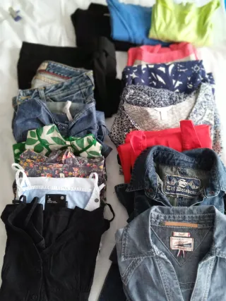 Lote Ropa Mujer: Chalecos, Tops y Vestidos,