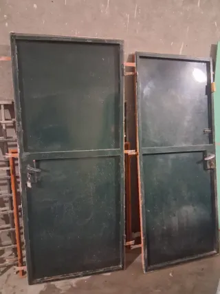 2 Puertas Hierro con Marcos y Cerraduras