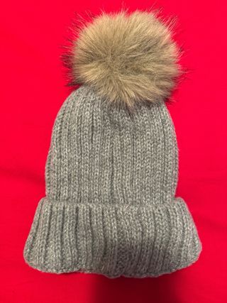 Gorro UGG gris con pompón