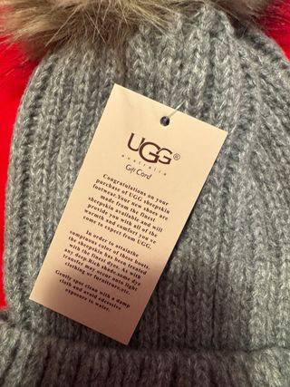 Gorro UGG gris con pompón