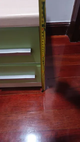 Mesita de noche con 2 cajones