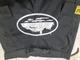 Pantalón corto cargo negro corteiz