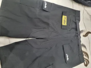 Pantalón corto cargo negro corteiz
