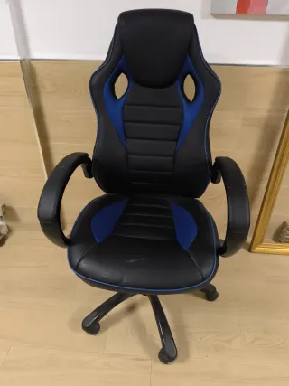 Silla de escritorio negra y azul