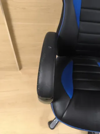 Silla de escritorio negra y azul