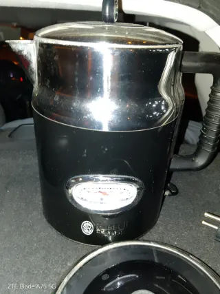 Hervidor Eléctrico Negro y Cromado