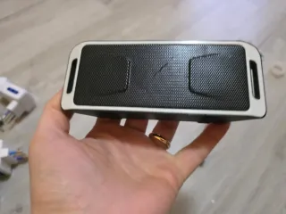 Cassa Bluetooth Nera e Argento.