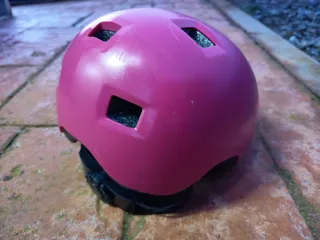 Casco de bicicleta rosa