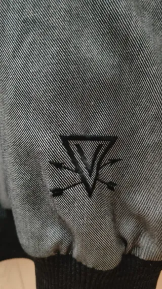 Chaqueta Volcom Gris con Capucha