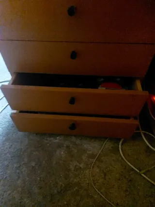 Mesita de noche de madera