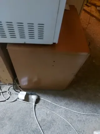 Mesita de noche de madera