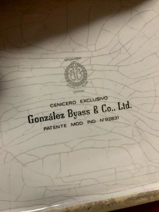 Cenicero de cerámica con diseño de estadio