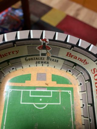 Cenicero de cerámica con diseño de estadio