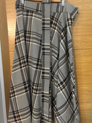 Falda Pedro del Hierro 4 caídas con cinturón.