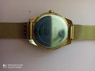 Reloj Guess Dorado