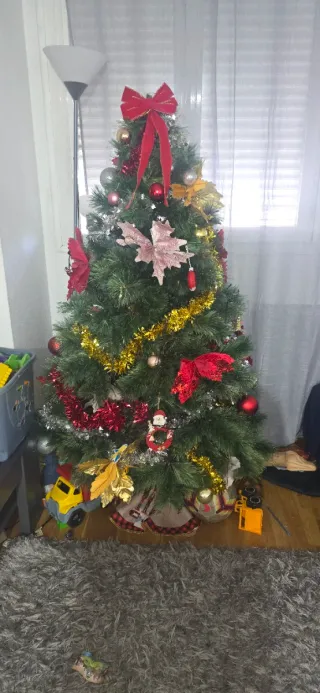 Regalo Árbol de Navidad con adornos y luces