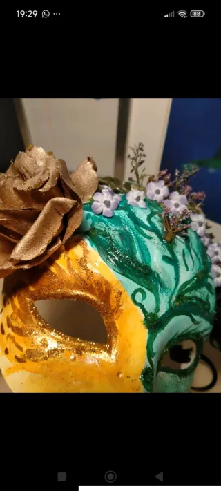 Maschera di carnevale decorata