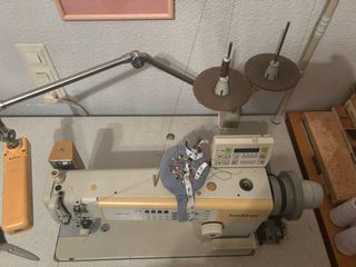 Máquina de coser industrial Brother. Corta hilos