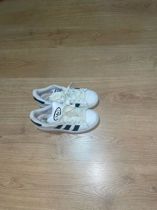Zapatillas Adidas Blancas y Negras Poco Uso
