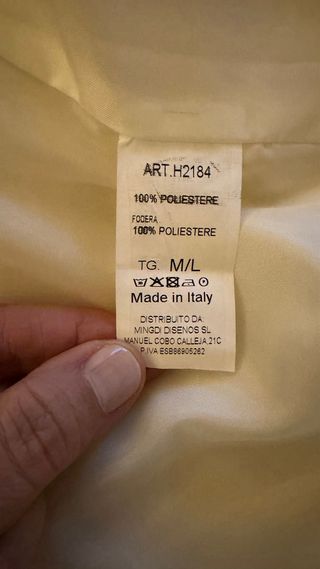 Chaleco beige con bolsillos y cinturón