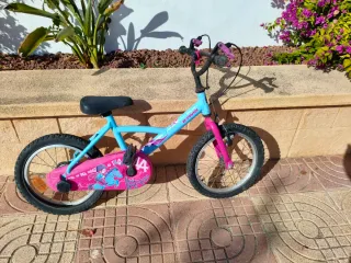 Bicicleta montaña GT Avalanche y dos bicis de niñ@