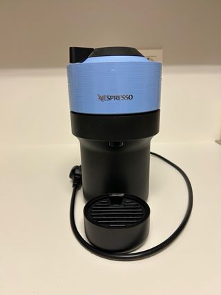 Sin estrenar.Cafetera Nespresso Vertuo De'Longhi .