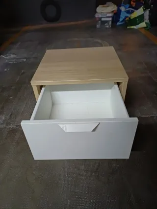 Mesilla de noche 2 cajones madera y blanco