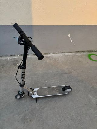 Patinete infantil gris