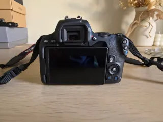 Canon EOS 250D Cámara Negra