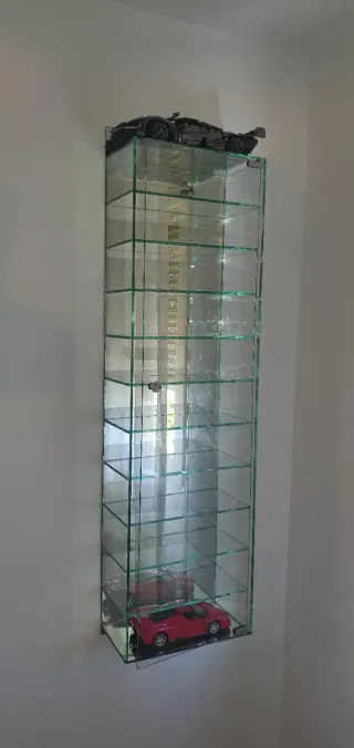 Vitrina expositora cristal y luz LED