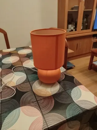 Lámpara de mesa naranja