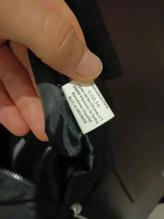 Chaquetón fino negro con capucha