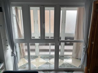 Conjunto ventanas blancas PVC y aluminio