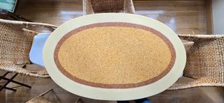 Mesa ovalada y 4 sillas de mimbre