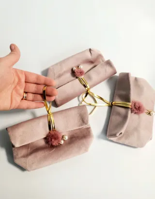 Pochette Camoscio Rosa con Pompon Peloso Rosa