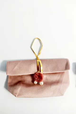 Pochette Camoscio Rosa con Pompon Peloso Rosa