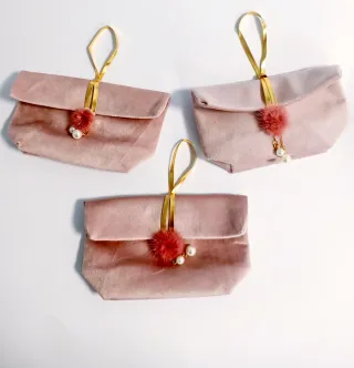 Pochette Camoscio Rosa con Pompon Peloso Rosa