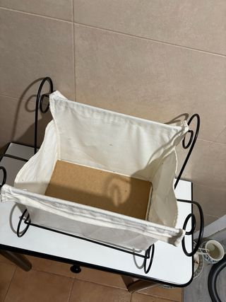 Revistero de metal y tela