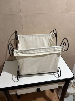 Revistero de metal y tela