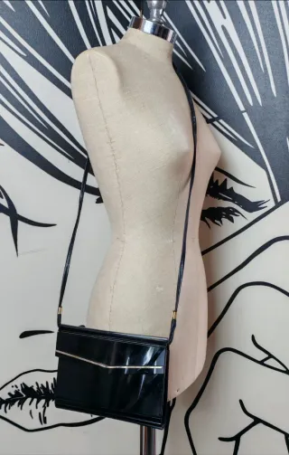 Pochette rara in bachelite nera