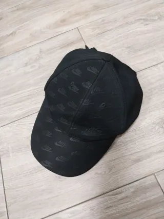 Gorra Nike Negra Logo Repetido